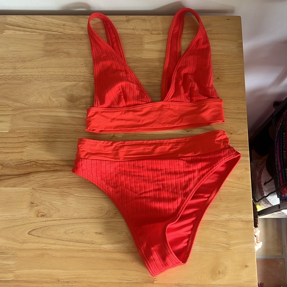 Billabong Bikini - Picture 1 of 5